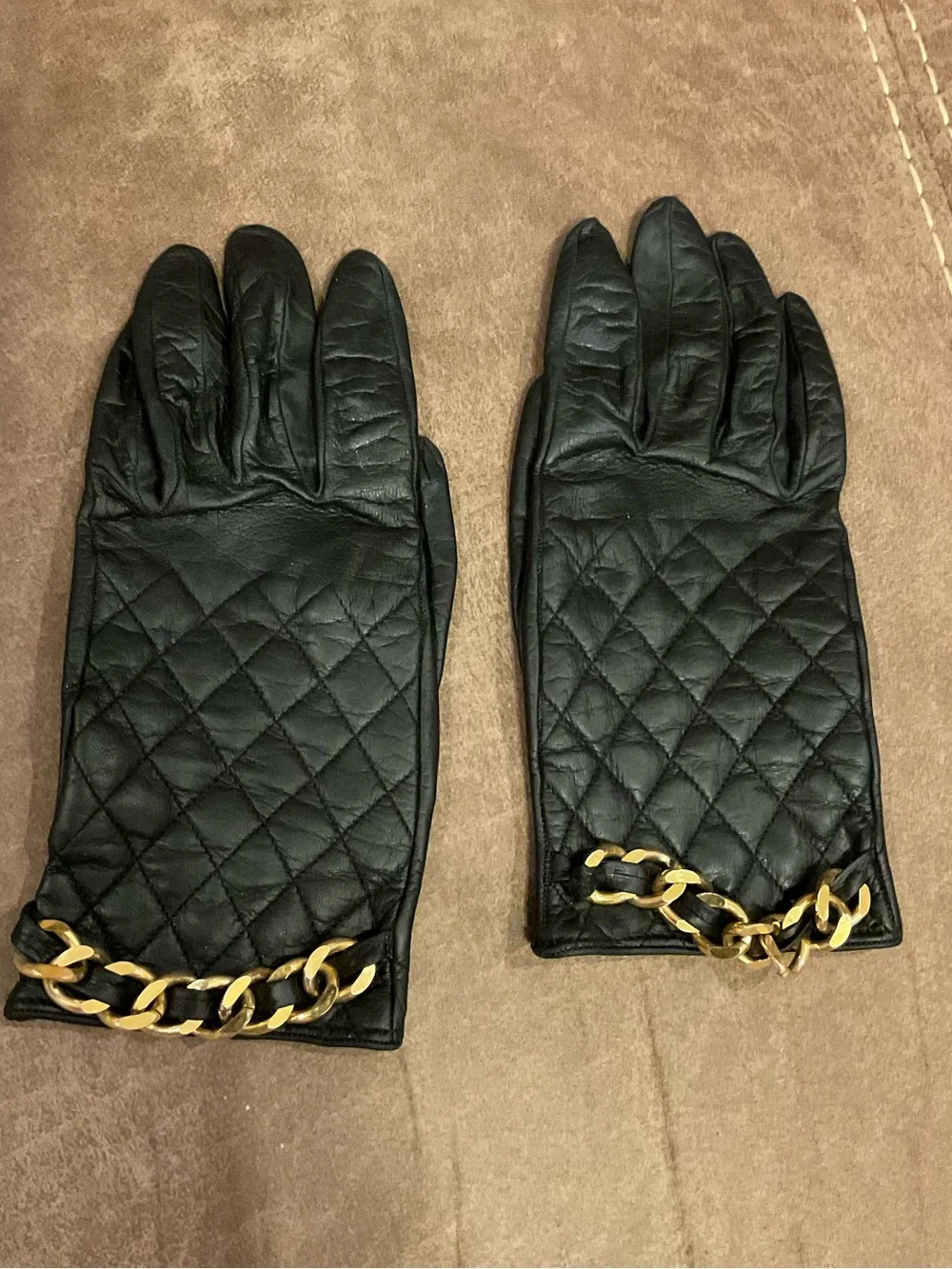 Neiman Marcus Black Quilted Leather Gloves
